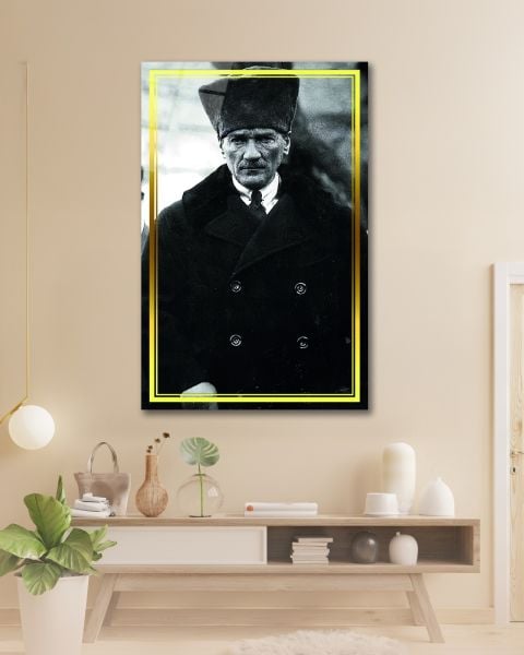 Sarı Çerçeve Görünümlü Atatürk Cam Tablo