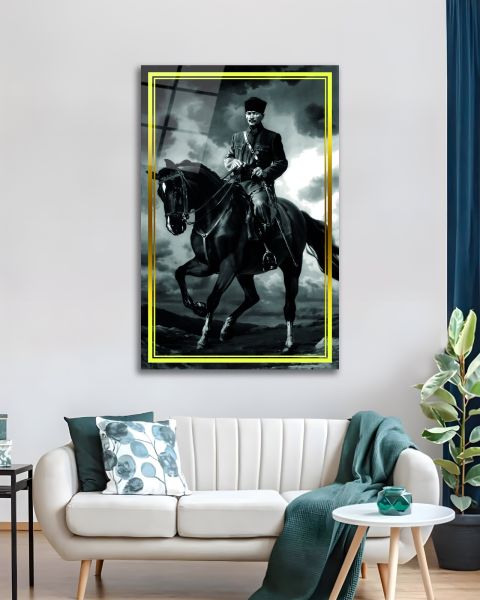 Sarı Çerçeve Görünümlü At Üstünde Atatürk Cam Tablo