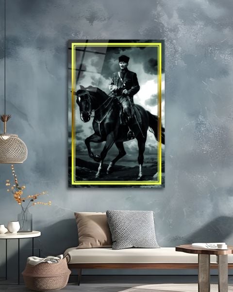 Sarı Çerçeve Görünümlü At Üstünde Atatürk Cam Tablo