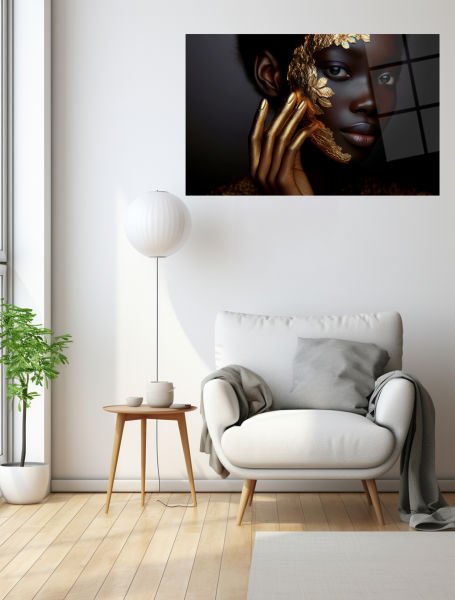 Altın Makyajlı Kadın Cam Tablo