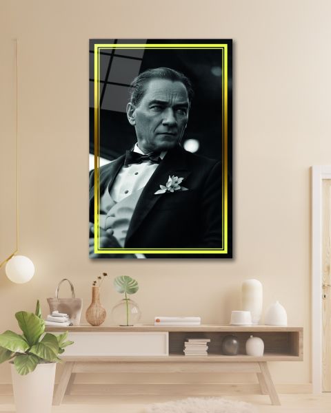 Sarı Çerçeve Görünümlü Atatürk Yan Portre Siyah Beyaz Cam Tablo