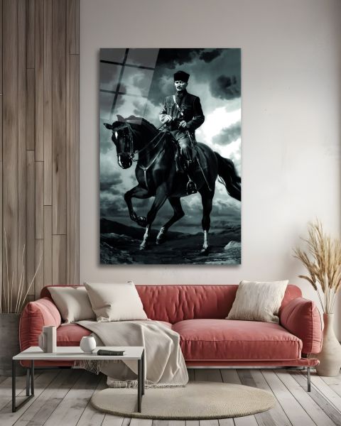 At Üstünde Atatürk Siyah Beyaz Cam Tablo