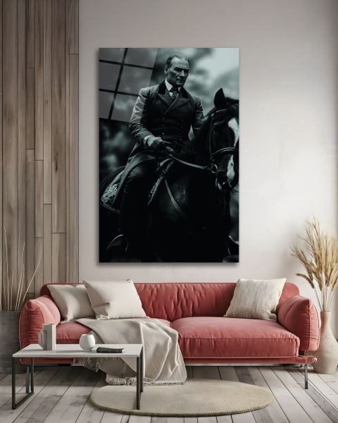 At Üstünde Atatürk Cam Tablo