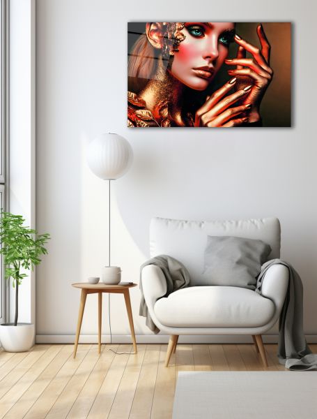 Altın Makyajlı Kadın Cam Tablo